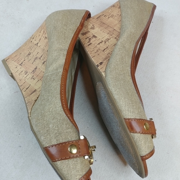 Tommy Hilfiger Horse Bit Beige Canvas, Cork Wedge - Picture 5 of 8